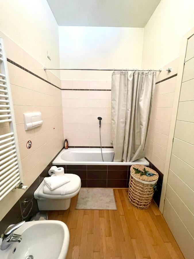 Luxury Four-Room Apartment In Monza Centro - 2 Min Walk To Train Station מראה חיצוני תמונה